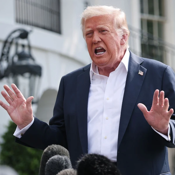 KXTRUMPMENTIONB-25DEC05